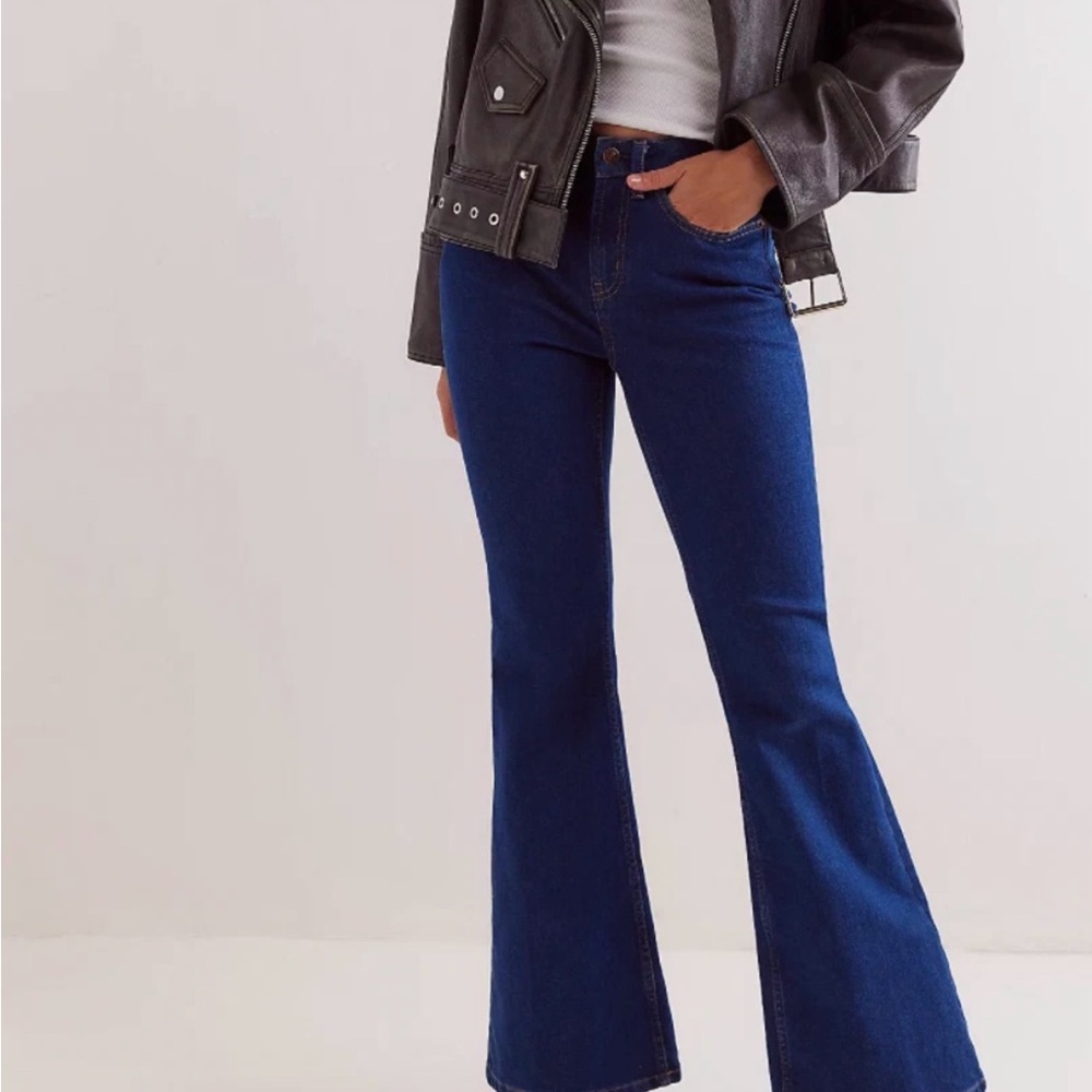We The Free- The Vintage High Rise Flare- size 27 curvy.